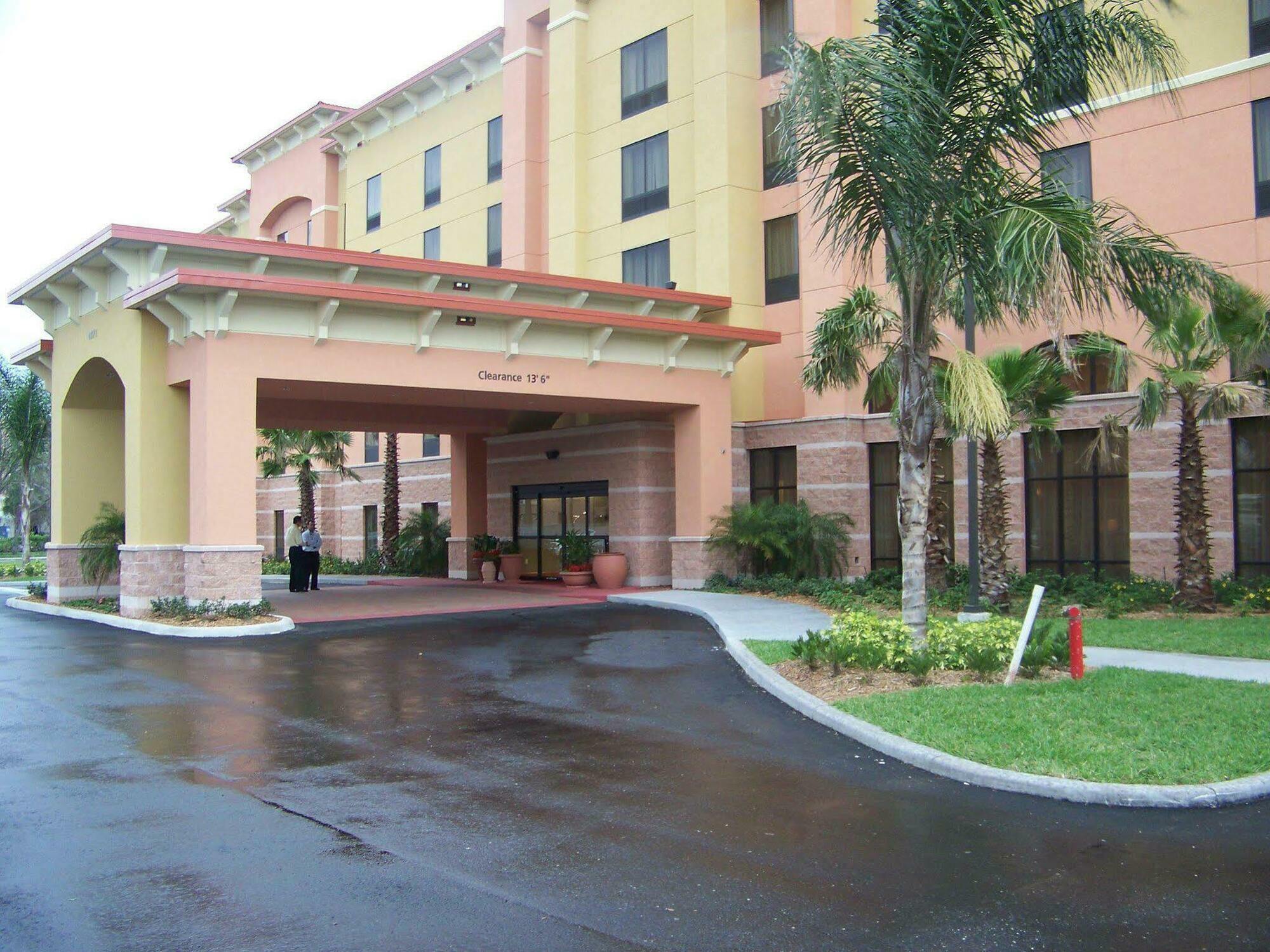 Hampton Inn & Suites Orlando-South Lake Buena Vista Kissimmee Eksteriør billede